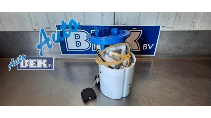 Gebruikte Tank element Pomp Volkswagen Passat Variant (3G5) 2.0 TSI 16V 4Motion Prijs € 109,95 Margeregeling aangeboden door Auto Bek