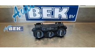 Gebruikte Chaufage Bedieningspaneel Volkswagen Beetle (16AB) 1.6 TDI 16V Prijs € 99,00 Margeregeling aangeboden door Auto Bek