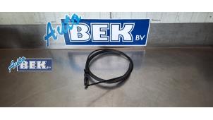 Gebruikte Motorkap Kabel Volkswagen Up! (121) 1.0 12V 75 Prijs € 10,00 Margeregeling aangeboden door Auto Bek