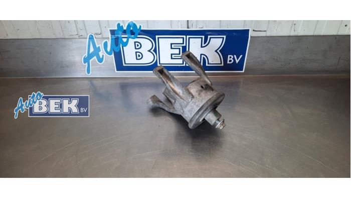 Gebruikte Motorsteun Volkswagen Multivan T5 (7E/7HC/7HF/7HM) 2.0 TDI 16V Prijs € 30,00 Margeregeling aangeboden door Auto Bek