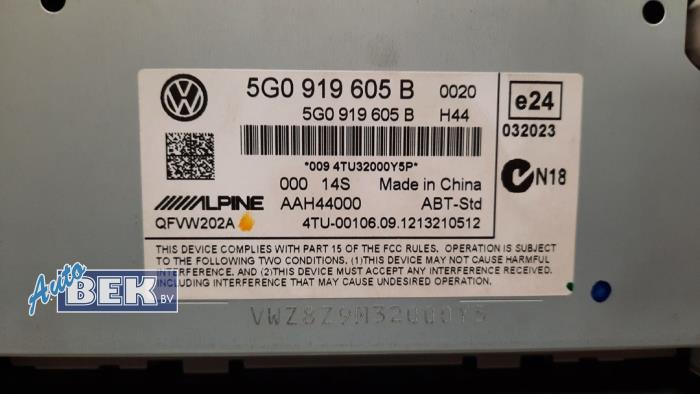 Display Multi Media regelunit van een Volkswagen Golf VII (AUA) 1.4 TSI 16V 2016
