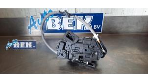 Gebruikte Portierslot Mechaniek 4Deurs links-achter Volkswagen Touran (5T1) 1.6 TDI SCR BlueMotion Technology Prijs € 40,00 Margeregeling aangeboden door Auto Bek
