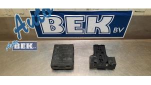 Gebruikte Module keyless vehicle Volkswagen Passat (3G2) 2.0 TDI 16V 150 Prijs € 54,95 Margeregeling aangeboden door Auto Bek