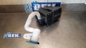 Gebruikte Ruitensproeiertank voor Volkswagen Caddy III (2KA,2KH,2CA,2CH) 2.0 SDI Prijs € 20,00 Margeregeling aangeboden door Auto Bek