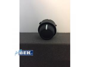 Gebruikte Schuifdak schakelaar Volkswagen Golf VII (AUA) 1.4 TSI 16V Prijs € 15,00 Margeregeling aangeboden door Auto Bek