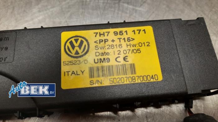 Alarm sensor van een Volkswagen Multivan T5 (7E/7HC/7HF/7HM)  2008