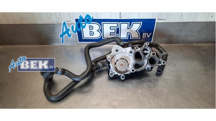 Gebruikte Waterpomp Volkswagen Caddy Alltrack Combi 1.2 TSI 16V Prijs € 49,99 Margeregeling aangeboden door Auto Bek