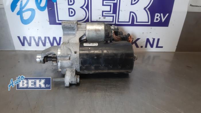 Startmotor van een Audi A4 Avant (B8) 2.0 TDI 16V 2012