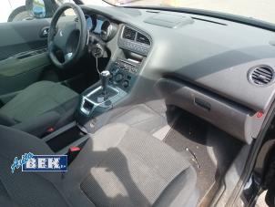 Gebruikte Airbag rechts (Dashboard) Peugeot 5008 I (0A/0E) 1.6 HDiF 16V Prijs € 350,00 Margeregeling aangeboden door Auto Bek