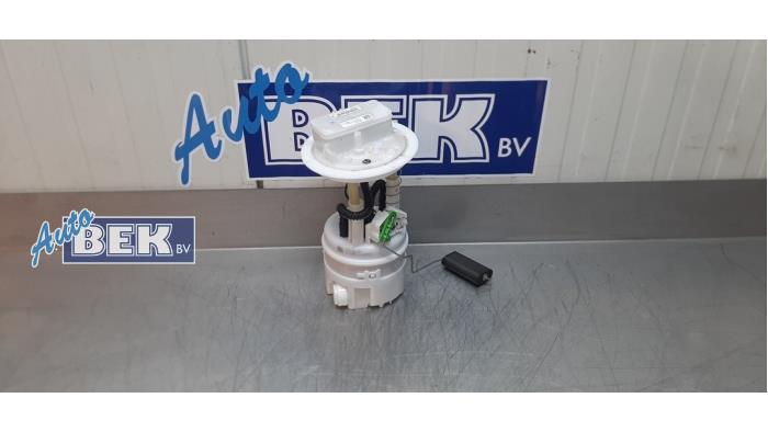 Gebruikte Tank element Pomp Dacia Sandero III 1.0 TCe 90 12V Prijs € 90,00 Margeregeling aangeboden door Auto Bek
