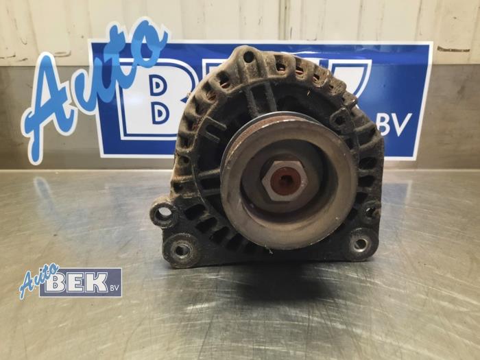 Gebruikte Dynamo Volkswagen Transporter T4 2.5 TDI Prijs € 41,00 Margeregeling aangeboden door Auto Bek