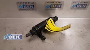 Gebruikte Pomp koplampsproeier Skoda Superb Combi (3V5) 2.0 TDI Prijs € 8,99 Margeregeling aangeboden door Auto Bek