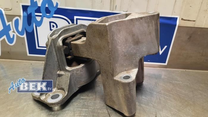 Gebruikte Motorrubber Nissan Micra (K14) 1.0 12V Prijs € 35,00 Margeregeling aangeboden door Auto Bek