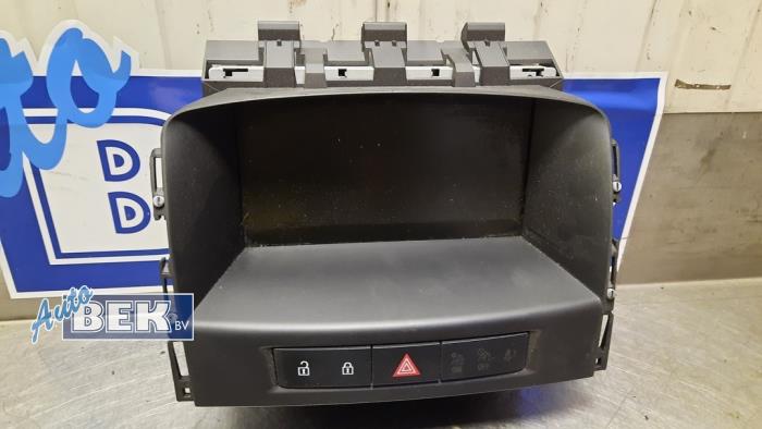 Gebruikte Display Interieur Opel Astra J Sports Tourer (PD8/PE8/PF8) 1.7 CDTi 16V Prijs € 149,00 Margeregeling aangeboden door Auto Bek