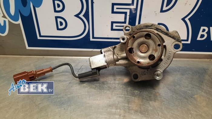 Gebruikte Waterpomp Skoda Octavia Combi (5EAC) 2.0 TDI RS 16V Prijs € 60,00 Margeregeling aangeboden door Auto Bek