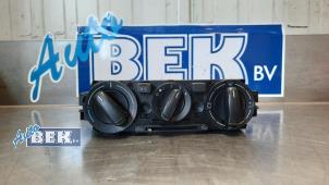 Gebruikte Chaufage Bedieningspaneel Volkswagen Up! (121) 1.0 12V 60 Prijs € 30,00 Margeregeling aangeboden door Auto Bek