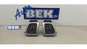 Gebruikte Luchtrooster Dashboard Jeep Grand Cherokee (WK/WK2) 3.0 CRD V6 24V Prijs € 39,95 Margeregeling aangeboden door Auto Bek