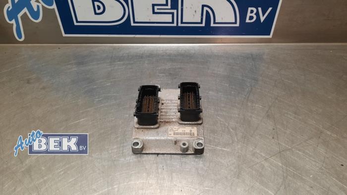 Ontstekingcomputer van een Fiat Stilo (192A/B) 2.4 20V Abarth 3-Drs. 2004