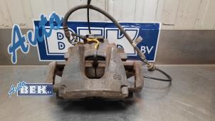 Gebruikte Remklauw (Tang) links-voor Jaguar F-Pace 2.0 D 180 16V AWD Prijs € 100,00 Margeregeling aangeboden door Auto Bek