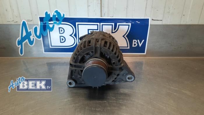 Gebruikte Dynamo Iveco New Daily IV 40C18V, 40C18V/P Prijs € 50,00 Margeregeling aangeboden door Auto Bek