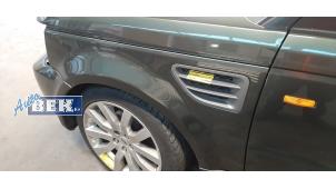 Gebruikte Spatbord links-voor Landrover Range Rover Sport (LS) 2.7 TDV6 24V Prijs € 250,00 Margeregeling aangeboden door Auto Bek