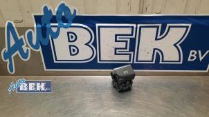 Gebruikte Handrem schakelaar Audi A3 Sportback (8VA/8VF) 2.0 TDI 16V Prijs € 15,00 Margeregeling aangeboden door Auto Bek