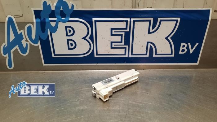 Gebruikte Display Interieur Fiat 500 (312) 1.2 Prijs € 15,00 Margeregeling aangeboden door Auto Bek