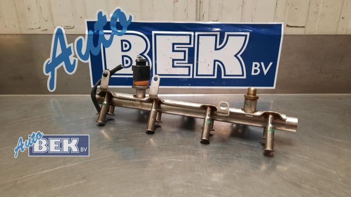 Gebruikte Injector brug Audi A4 Quattro (B8) 2.0 TFSI 16V Prijs € 100,00 Margeregeling aangeboden door Auto Bek