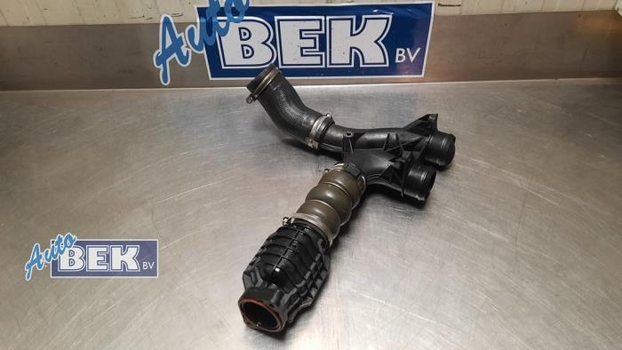 Gebruikte Intercooler Slang Peugeot 2008 (CU) 1.2 12V e-THP PureTech 110 Prijs € 35,00 Margeregeling aangeboden door Auto Bek