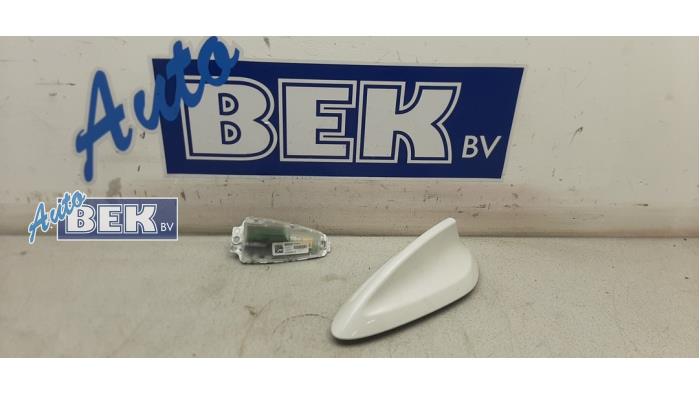 Gebruikte Antenne BMW 1 serie (F20) 120i 1.6 16V Prijs € 30,00 Margeregeling aangeboden door Auto Bek