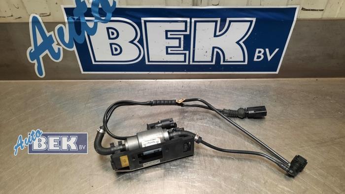 Gebruikte Dieselpomp Audi A3 Limousine (8VS/8VM) 2.0 TDI 16V Prijs € 129,95 Margeregeling aangeboden door Auto Bek