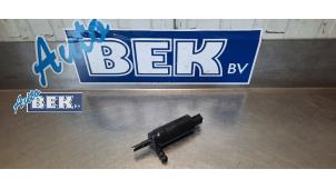 Gebruikte Pomp koplampsproeier Skoda Octavia (1Z3) 1.6 TDI Greenline Prijs € 10,00 Margeregeling aangeboden door Auto Bek