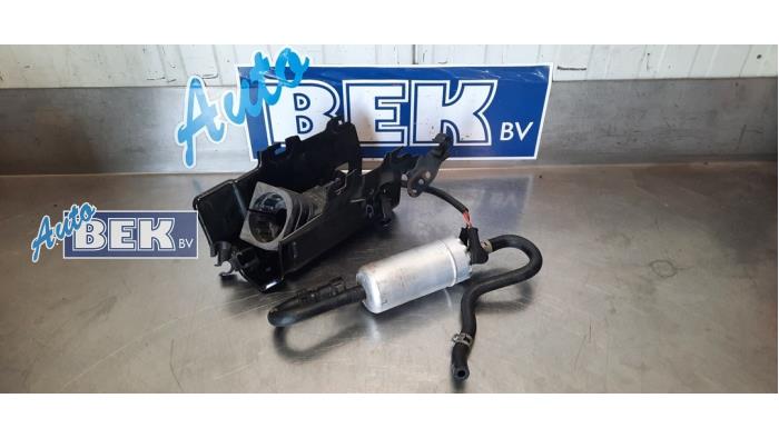 Gebruikte Tank element Pomp Volkswagen Transporter/Caravelle T5 2.0 TDI DRF 4Motion Prijs € 34,00 Margeregeling aangeboden door Auto Bek