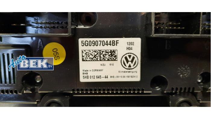 Kachel Bedieningspaneel van een Volkswagen Passat Variant (3G5) 1.4 TSI 16V 2017