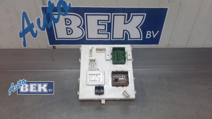 Gebruikte Module Bodycontrol Volvo V90 II (PW) 2.0 D3 16V Prijs € 175,00 Margeregeling aangeboden door Auto Bek