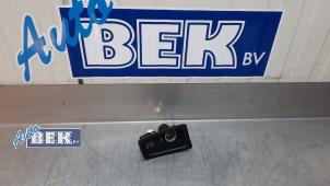 Gebruikte AUX/USB aansluiting BMW 1 serie (E82) 123d 16V Prijs € 25,00 Margeregeling aangeboden door Auto Bek
