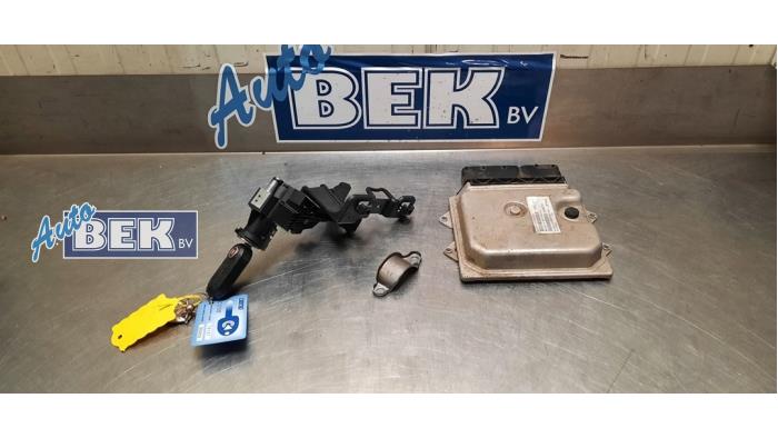 Gebruikte Kontaktslot + computer Fiat Grande Punto (199) 1.3 JTD Multijet 16V 85 Actual Prijs € 99,95 Margeregeling aangeboden door Auto Bek