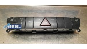 Gebruikte ESP Schakelaar Mercedes ML II (164/4JG) 3.5 350 4-Matic V6 24V Prijs € 59,95 Margeregeling aangeboden door Auto Bek