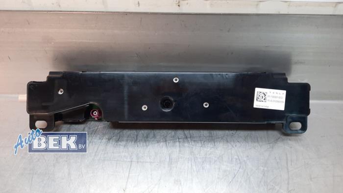 Gebruikte Antenne bluetooth Tesla Model 3 Long Range AWD 75 kWh Prijs € 94,95 Margeregeling aangeboden door Auto Bek