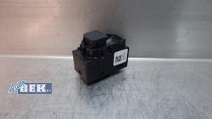 Gebruikte Schakelaar Elektrisch Raam Tesla Model 3 Long Range AWD 75 kWh Prijs € 15,00 Margeregeling aangeboden door Auto Bek