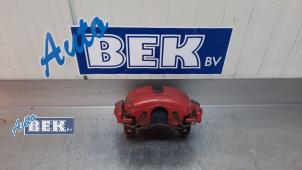 Gebruikte Remklauw (Tang) rechts-voor Volkswagen Golf VI (5K1) 2.0 GTI 16V Prijs € 35,00 Margeregeling aangeboden door Auto Bek