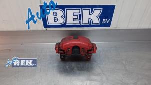 Gebruikte Remklauw (Tang) links-voor Volkswagen Golf VI (5K1) 2.0 GTI 16V Prijs € 35,00 Margeregeling aangeboden door Auto Bek