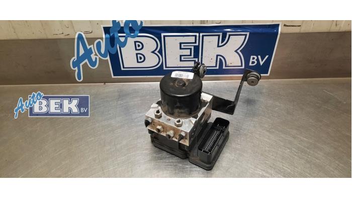 Gebruikte ABS Pomp Volvo V40 (MV) 2.0 D2 16V Prijs € 99,99 Margeregeling aangeboden door Auto Bek