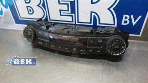 Gebruikte Chaufage Bedieningspaneel Mercedes E (W211) 3.0 E-320 CDI 24V Prijs € 50,00 Margeregeling aangeboden door Auto Bek