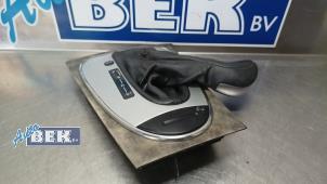 Gebruikte Versnellingspookhoes Mercedes E (W211) 3.0 E-320 CDI 24V Prijs € 100,00 Margeregeling aangeboden door Auto Bek