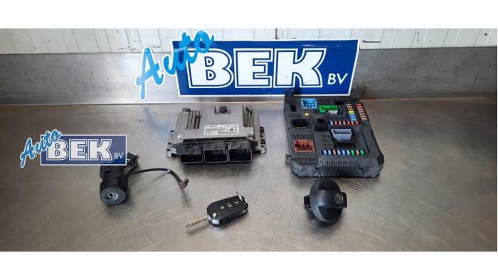Gebruikte Kontaktslot + computer Peugeot 208 I (CA/CC/CK/CL) 1.6 e-HDi FAP Prijs € 100,00 Margeregeling aangeboden door Auto Bek