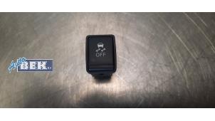 Gebruikte ESP Schakelaar Nissan Note (E12) 1.2 68 Prijs € 9,95 Margeregeling aangeboden door Auto Bek