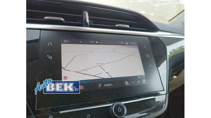 Navigatie Display van een Opel Corsa F (UB/UH/UP) Electric 50kWh 2021