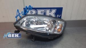 Gebruikte Linker Koplamp Opel Zafira (F75) 1.6 16V Prijs € 34,99 Margeregeling aangeboden door Auto Bek