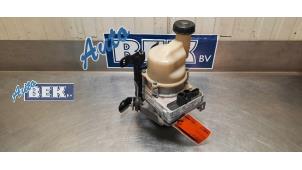 Gebruikte Pomp Servo Dacia Logan II 1.2 16V Prijs € 145,00 Margeregeling aangeboden door Auto Bek